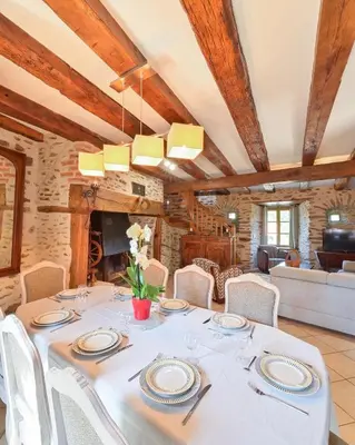 Coin salon dans l'établissement Gîte de Prestige dans un Fort, Jacuzzi, 8 pers