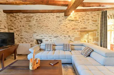 Coin salon dans l'établissement Gîte de Prestige dans un Fort, Jacuzzi, 8 pers