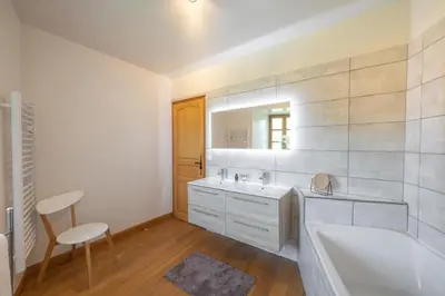 Salle de bains dans l'établissement Gîte de Prestige dans un Fort, Jacuzzi, 8 pers