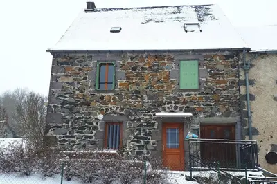 L'établissement Gîte Les Sources, Parc des Volcans, near Vulcania en hiver