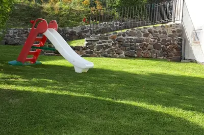 Aire de jeux pour enfants de l'établissement Gîte Les Sources, Parc des Volcans, near Vulcania