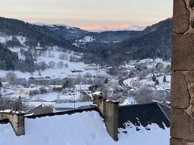 Vue générale sur la montagne ou vue sur la montagne depuis l'appartement