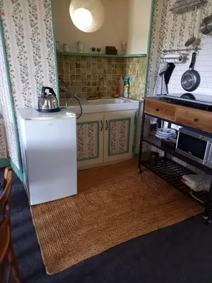Cuisine ou kitchenette dans l'établissement grand studio douillet et lumineux vue sur la vallée