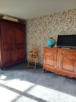 Télévision ou salle de divertissement dans l'établissement grand studio douillet et lumineux vue sur la vallée