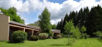 Jardin de l'établissement Les Cinq Chemins, Etape et Séjour inclusif au coeur des Volcans d'Auvergne