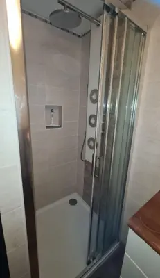 Salle de bains dans l'établissement Maison du Beffroy