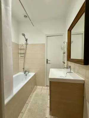 Salle de bains dans l'établissement Beau T2 Cocooning rue de Rochechouart - DABNB
