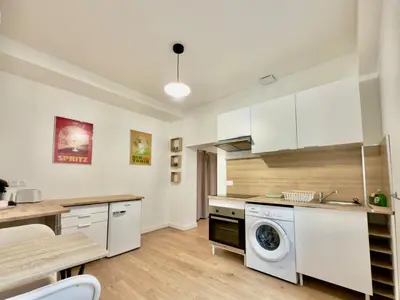 Cuisine ou kitchenette dans l'établissement Beau T2 Cocooning rue de Rochechouart - DABNB