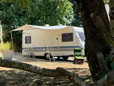 Plan de l'établissement Ruime caravan met prive sanitair, laadpaal en vast bed
