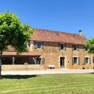 Gîte pour 12 avec terrasse et piscine partagée