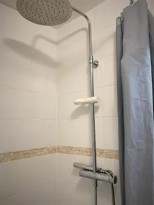Salle de bains dans l'établissement Studio dans l'hypercentre de Limoges