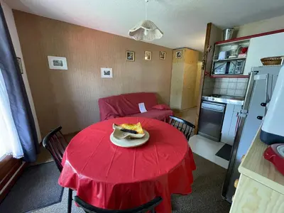 Cuisine ou kitchenette dans l'établissement Appartement 2 pièces Griou 52