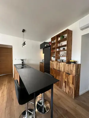 Cuisine ou kitchenette dans l'établissement Maison avec jardin, wifi, parking, vidéo projecteur
