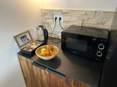 Cuisine ou kitchenette dans l'établissement Maison avec jardin, wifi, parking, vidéo projecteur
