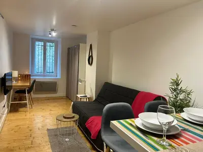 Coin salon dans l'établissement Le Petit Carmes, intimiste et central