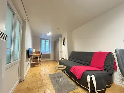 Coin salon dans l'établissement Le Petit Carmes, intimiste et central