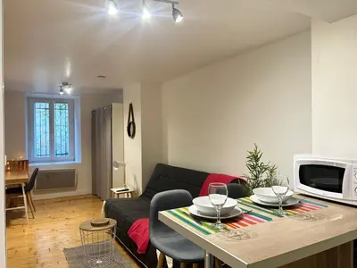 Coin salon dans l'établissement Le Petit Carmes, intimiste et central