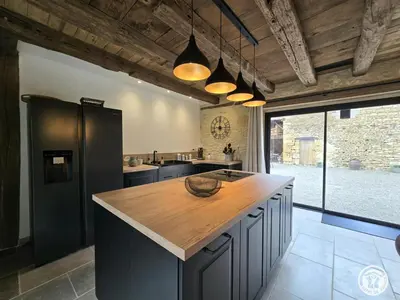 Cuisine ou kitchenette dans l'établissement Maison en pierres au cœur du Périgord, 10 personnes, charme authentique - FR-1-616-508