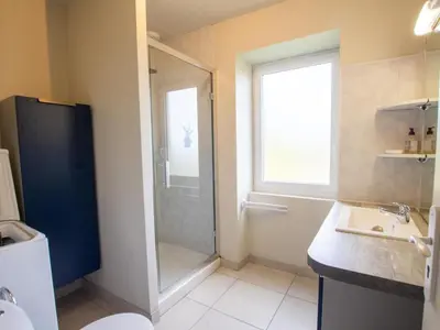 Salle de bains dans l'établissement Maison périgourdine avec piscine chauffée et WiFi - FR-1-616-518