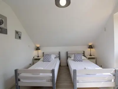 Un ou plusieurs lits dans un hébergement de l'établissement Maison climatisée avec piscine privée et animaux admis - FR-1-616-515