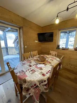 Télévision ou salle de divertissement dans l'établissement Chalet AIGUILLON RDC D