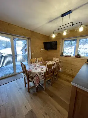 Télévision ou salle de divertissement dans l'établissement Chalet AIGUILLON RDC D