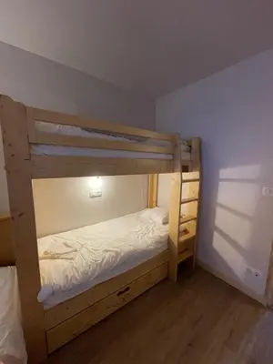 Un ou plusieurs lits dans un hébergement de l'établissement Chalet AIGUILLON RDC D