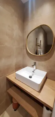 Salle de bains dans l'établissement Maison d'exception au Longeard