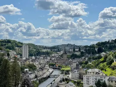Vue générale sur Tulle ou vue de la ville depuis l'appartement