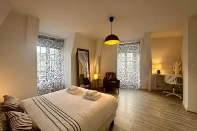 Un ou plusieurs lits dans un hébergement de l'établissement Casa Brune - Votre cocon en plein cœur de Brive