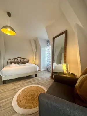 Un ou plusieurs lits dans un hébergement de l'établissement Casa Brune - Votre cocon en plein cœur de Brive