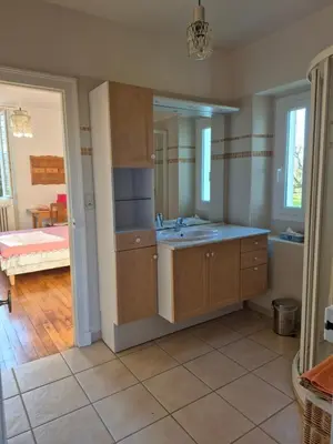 Salle de bains dans l'établissement Au Moulin de Gary