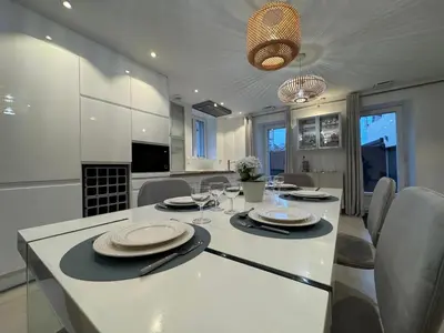 Cuisine ou kitchenette dans l'établissement Le Kandinsky, moderne et spacieux