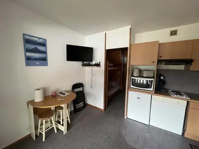 Cuisine ou kitchenette dans l'établissement Studio confortable avec balcon, wifi et animaux admis - FR-1-787-139