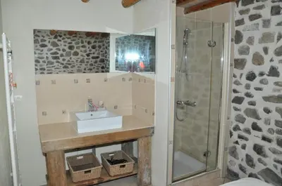 Salle de bains dans l'établissement Gîte - Four à pain au cœur des volcans