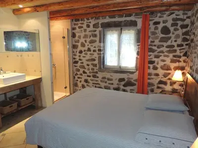 Un ou plusieurs lits dans un hébergement de l'établissement Gîte - Four à pain au cœur des volcans