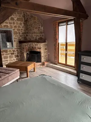 Un ou plusieurs lits dans un hébergement de l'établissement Maison typique Auvergne