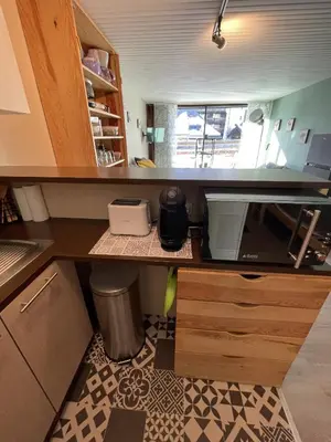 Cuisine ou kitchenette dans l'établissement Studio Buron des Gardes