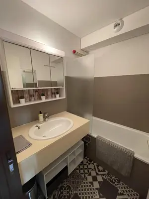 Salle de bains dans l'établissement Studio Buron des Gardes
