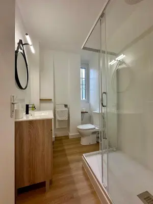 Salle de bains dans l'établissement Casa Mialet - Petit Écrin de Douceur au cœur de Brive