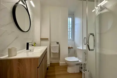 Salle de bains dans l'établissement Casa Mialet - Petit Écrin de Douceur au cœur de Brive