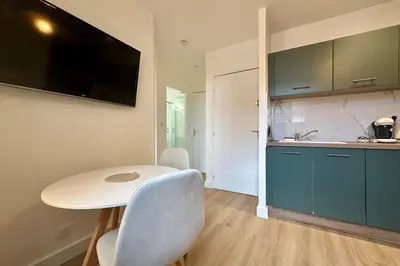 Cuisine ou kitchenette dans l'établissement Casa Mialet - Petit Écrin de Douceur au cœur de Brive