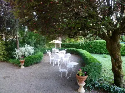 Jardin de l'établissement Beautiful French mansion Perigord Dordogne Lascaux