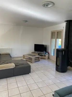 Télévision ou salle de divertissement dans l'établissement Chambre de maison de campagne