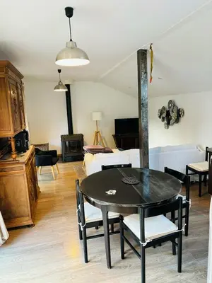 Coin salon dans l'établissement detached house, garden and private pool