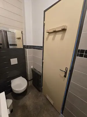 Salle de bains dans l'établissement Appartement lumineux RDC, 4 personnes, T2 avec petit balcon