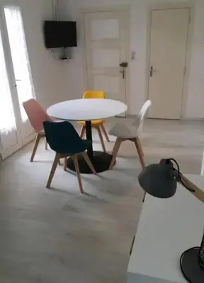 Télévision ou salle de divertissement dans l'établissement Appartement lumineux RDC, 4 personnes, T2 avec petit balcon
