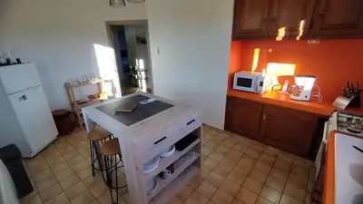 Cuisine ou kitchenette dans l'établissement Maison individuelle avec terrain arboré