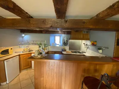 Cuisine ou kitchenette dans l'établissement La petite Chalvignacoise