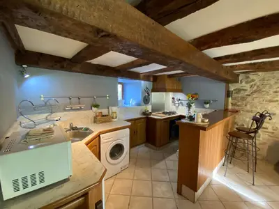 Cuisine ou kitchenette dans l'établissement La petite Chalvignacoise